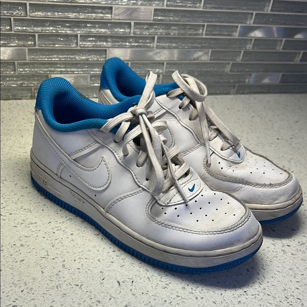 Nike White and Blue Sneakers with Leather Upper and Rubber Sole